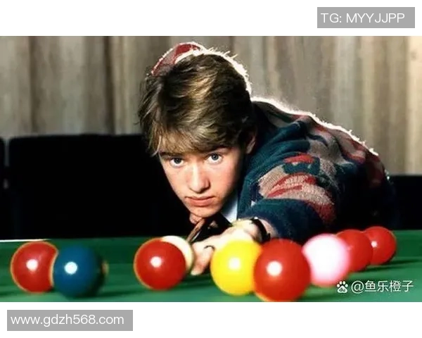 绿眼睛足球球星的传奇之路 从天赋到成就的辉煌历程